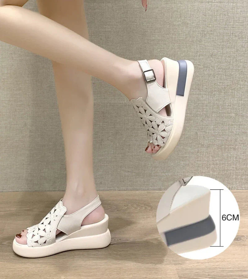 FIORELLA | Sandalen met ergonomische sleehak en bloemenborduursel