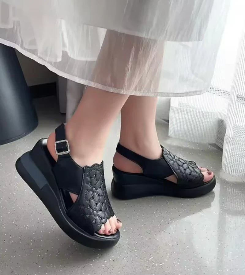 FIORELLA | Sandalen met ergonomische sleehak en bloemenborduursel