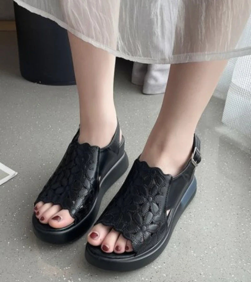 FIORELLA | Sandalen met ergonomische sleehak en bloemenborduursel