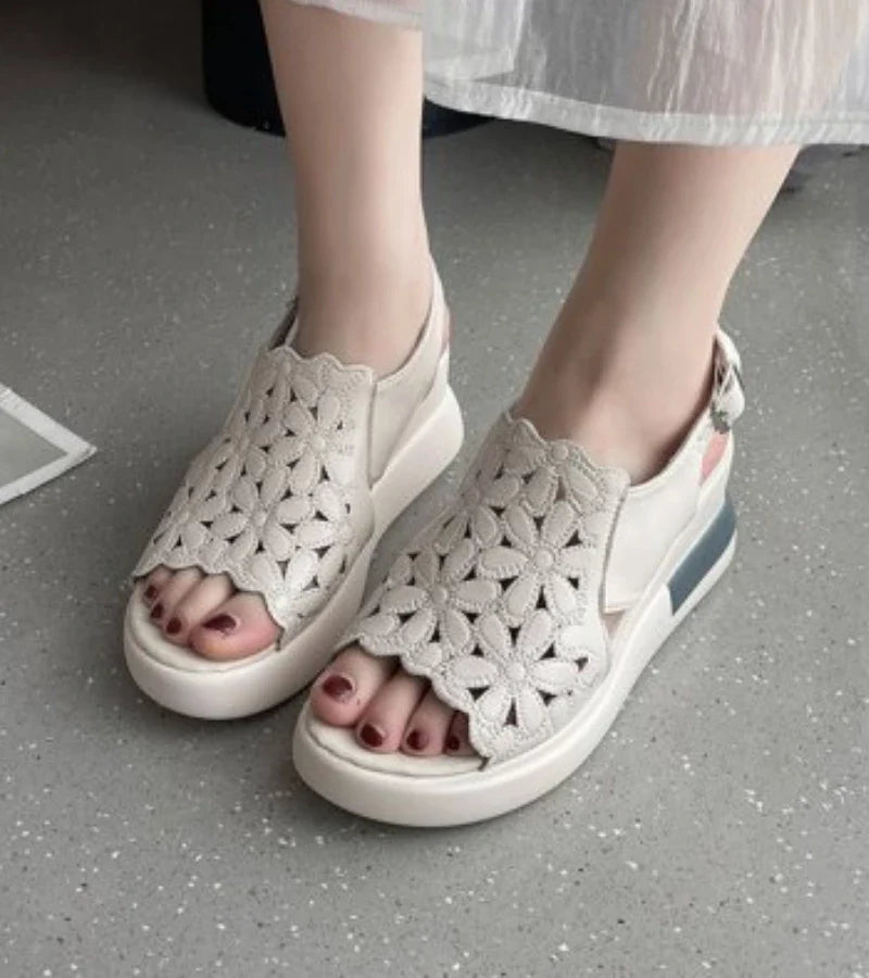 FIORELLA | Sandalen met ergonomische sleehak en bloemenborduursel