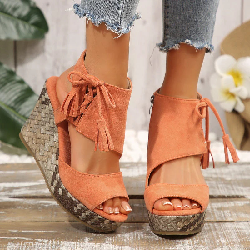 Evelin | Sandalen met Hiel en Veters en Pompons – Elegantie en Comfort
