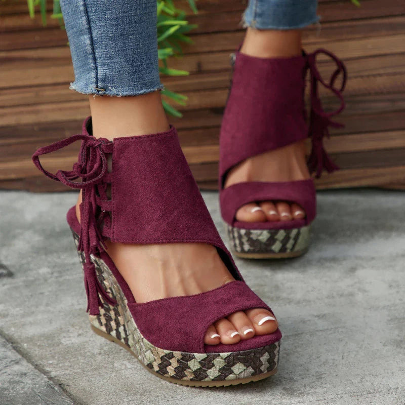 Evelin | Sandalen met Hiel en Veters en Pompons – Elegantie en Comfort