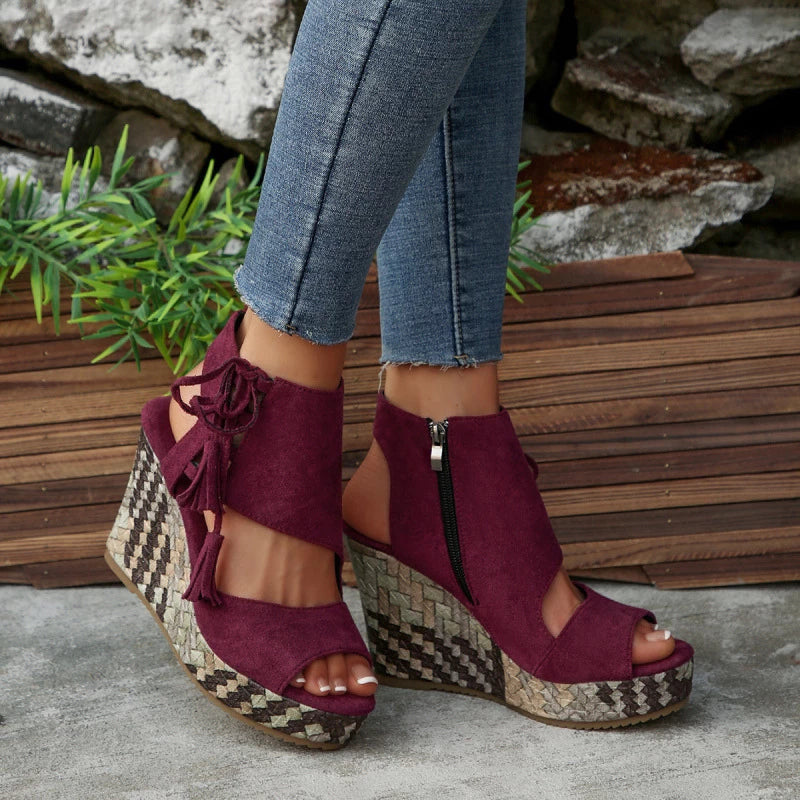 Evelin | Sandalen met Hiel en Veters en Pompons – Elegantie en Comfort