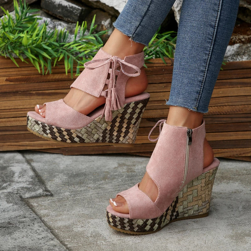 Evelin | Sandalen met Hiel en Veters en Pompons – Elegantie en Comfort