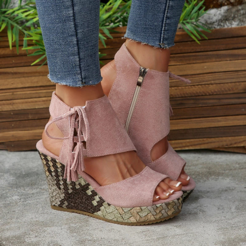 Evelin | Sandalen met Hiel en Veters en Pompons – Elegantie en Comfort