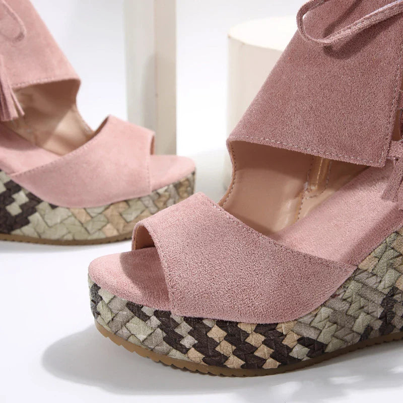 Evelin | Sandalen met Hiel en Veters en Pompons – Elegantie en Comfort