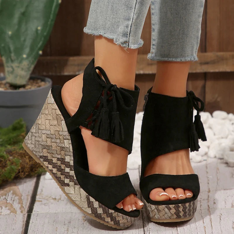 Evelin | Sandalen met Hiel en Veters en Pompons – Elegantie en Comfort