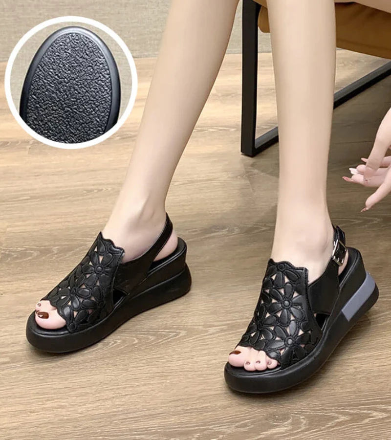 FIORELLA | Sandalen met ergonomische sleehak en bloemenborduursel