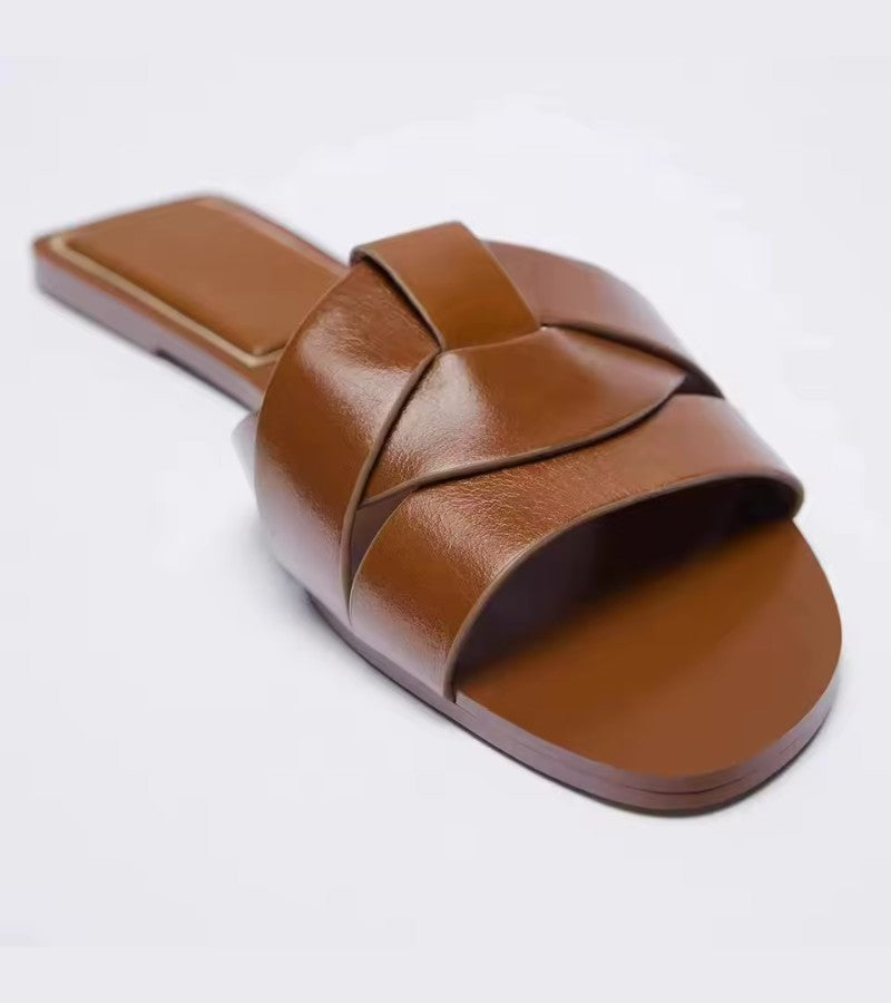 ZABA | Elegante Lage Sandalen met Gevlochten Design