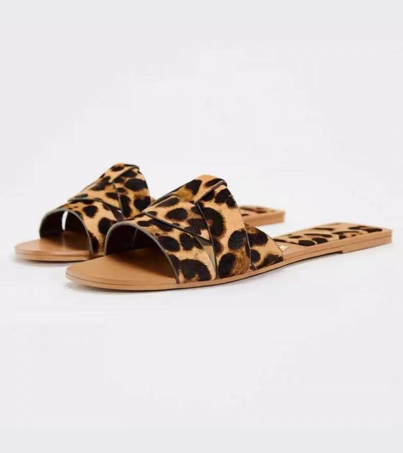 ZABA | Elegante Lage Sandalen met Gevlochten Design