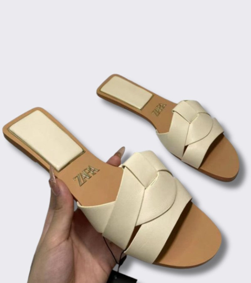 ZABA | Elegante Lage Sandalen met Gevlochten Design