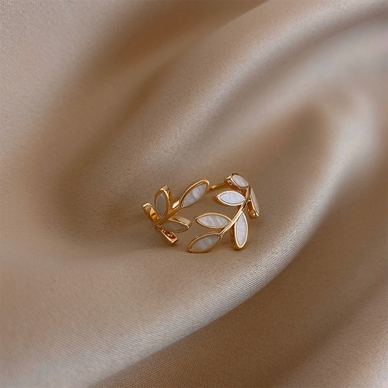 Elin™ | Gouden Ring met Blad en Opaal