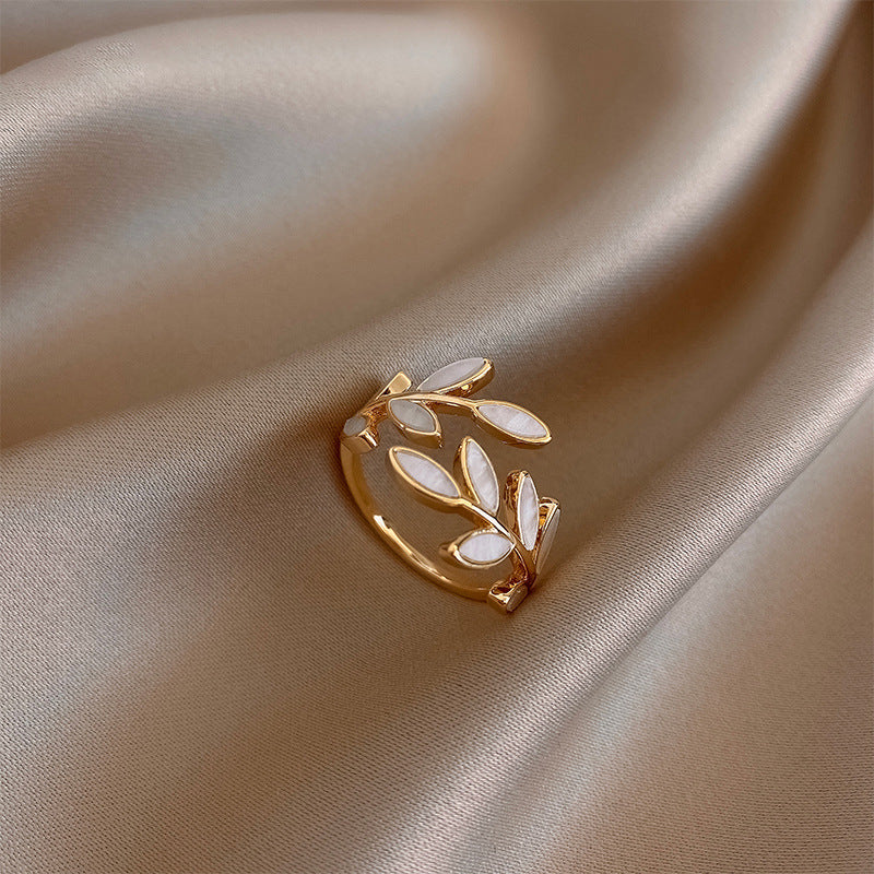 Elin™ | Gouden Ring met Blad en Opaal