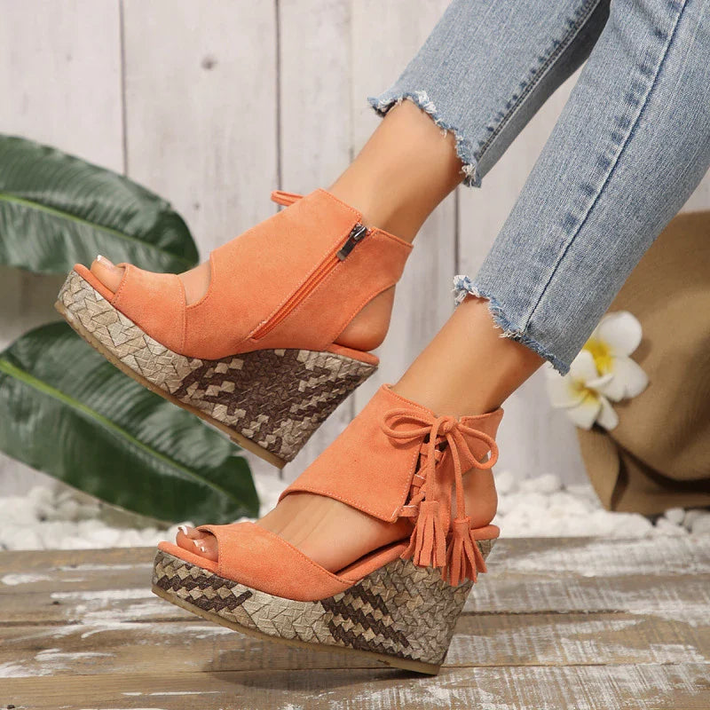 Evelin | Sandalen met Hiel en Veters en Pompons – Elegantie en Comfort